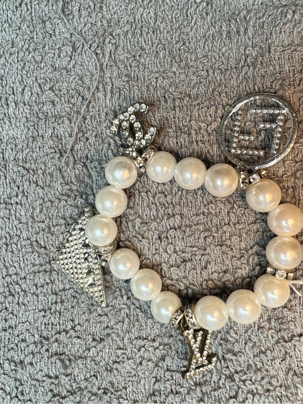 Crystal Pendant Faux-Pearl Stretch Bracelet - White - Picture 2 of 2